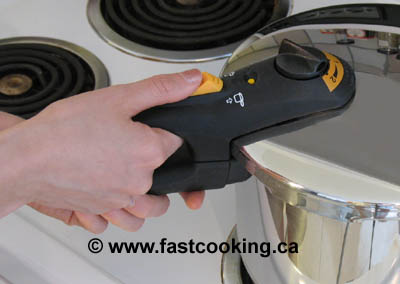 pressure cooker lid lock